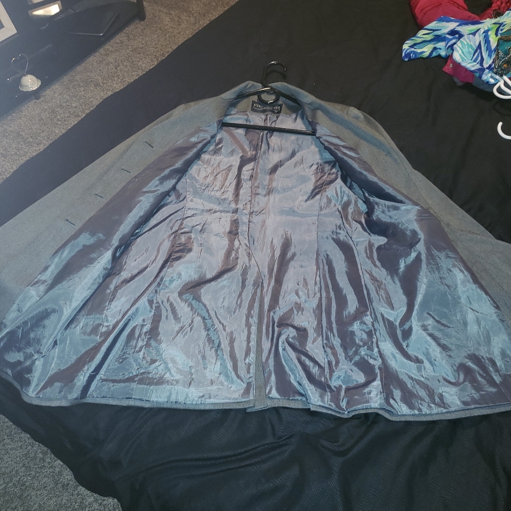 Coat - Picture 2 of 4